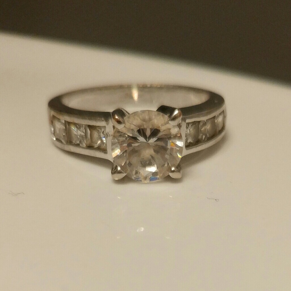VINTAGE FAUX DIAMOND RING 💎 - Picture 8 of 8